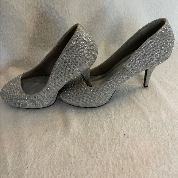 Silver Glitter High Heels with Pointed Toe - Picture 4 of 8